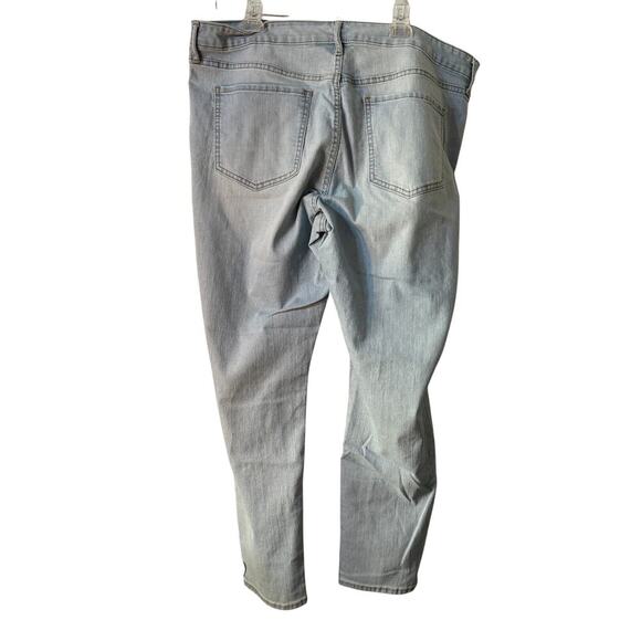 Old Navy Super Skinny Mid Rise Women's Size 18 White Wash Blue Jeans - Picture 2 of 5